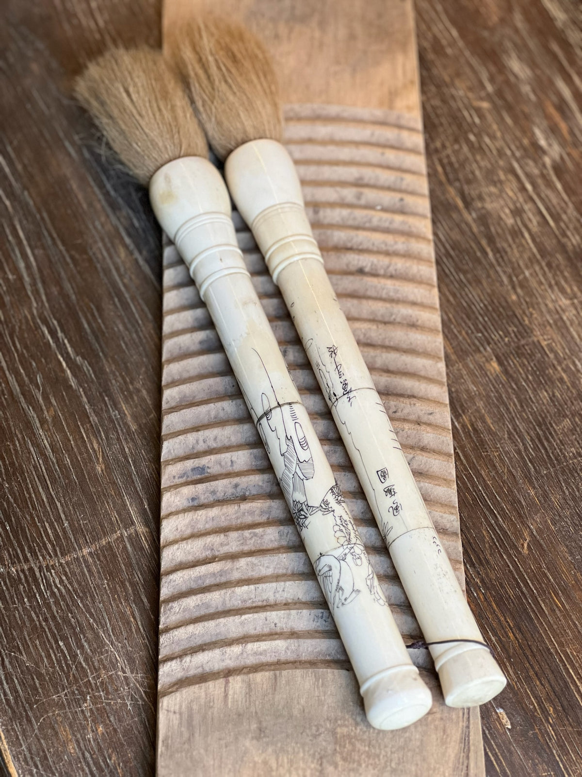 Pincel Hueso Labrado Blanco