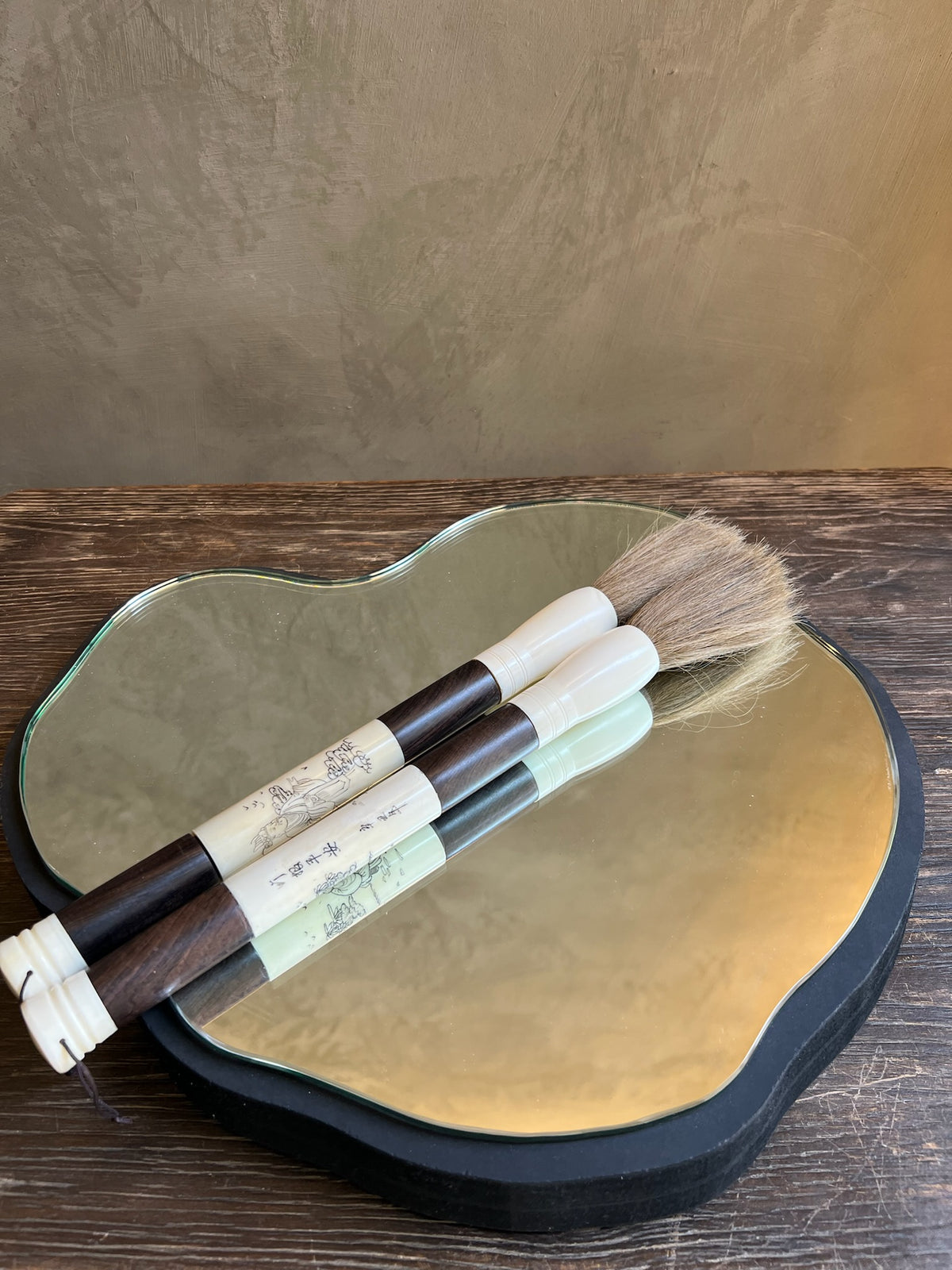 Pincel Hueso Labrado con Negro