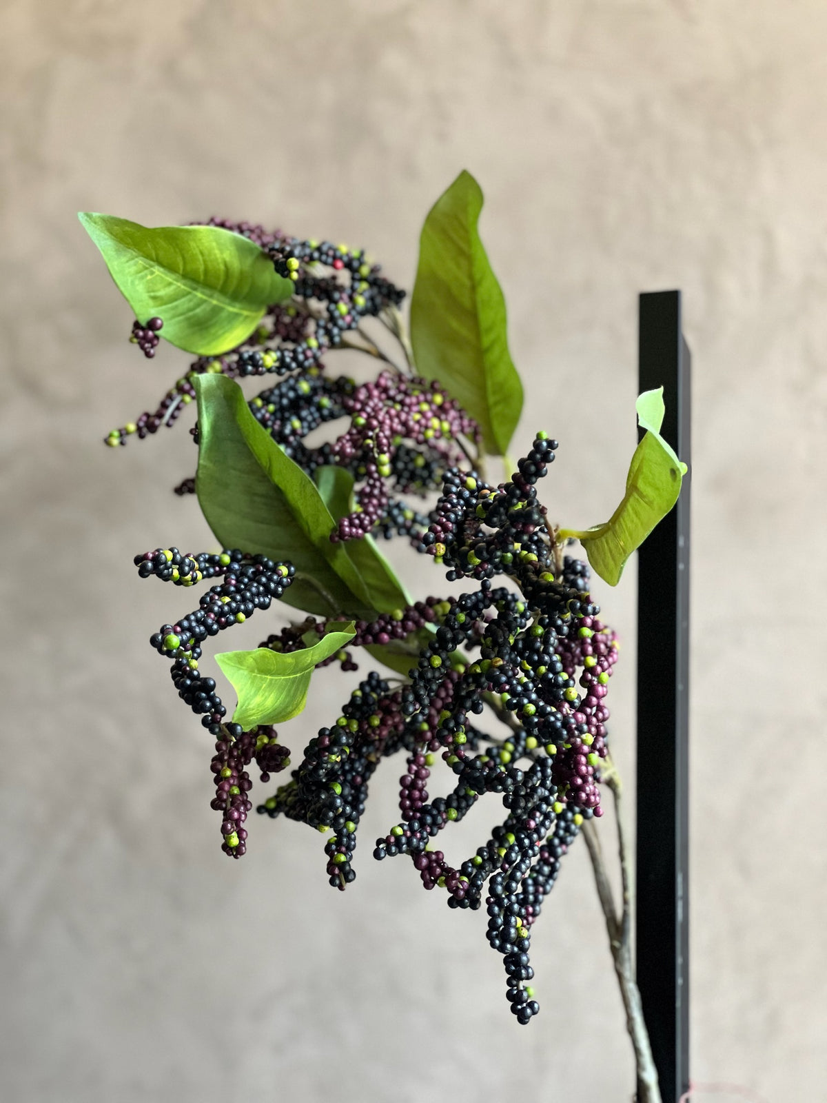 Follaje Berry Hanging Spray