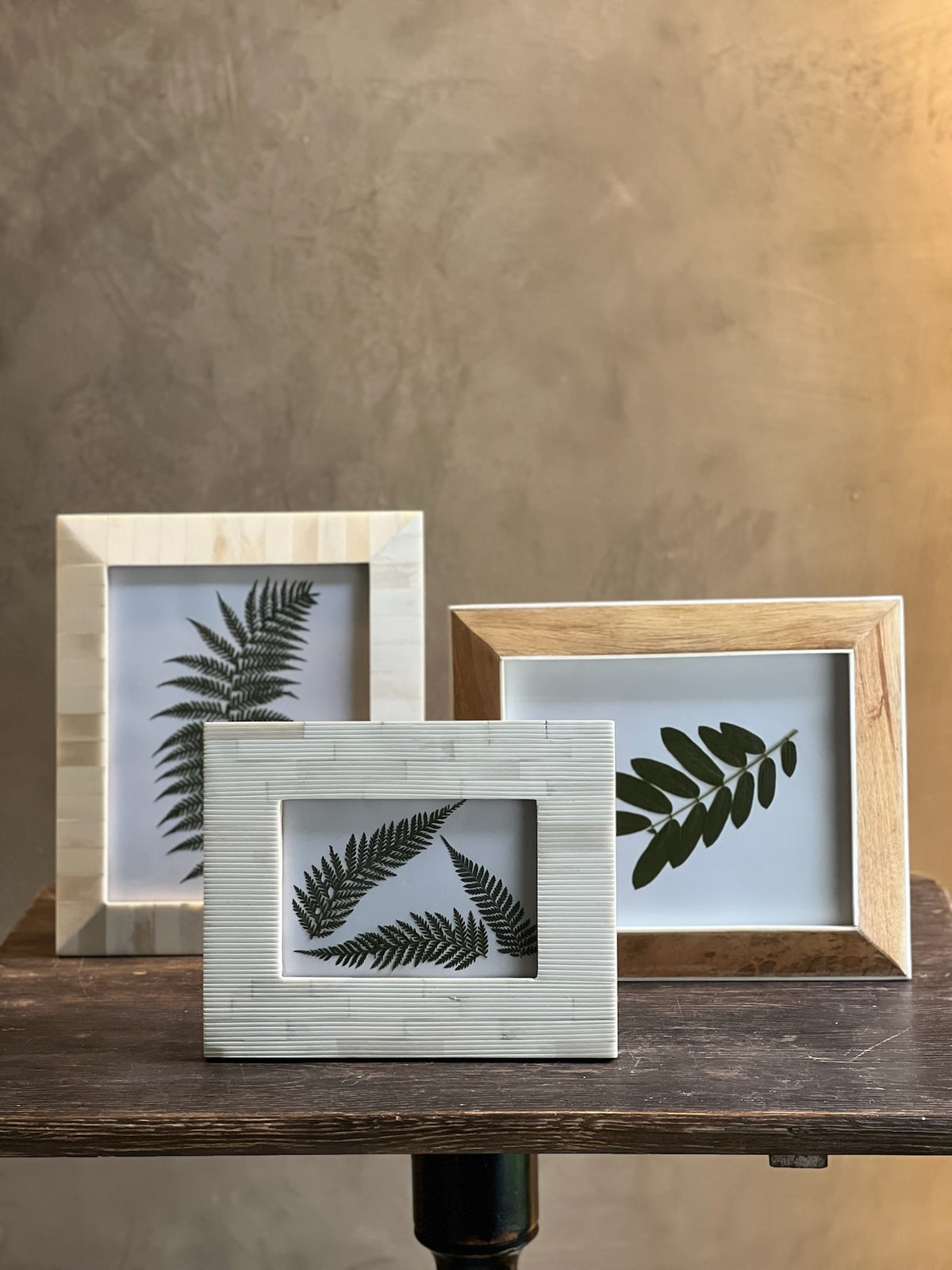 Marco Madera con Bordes Resina